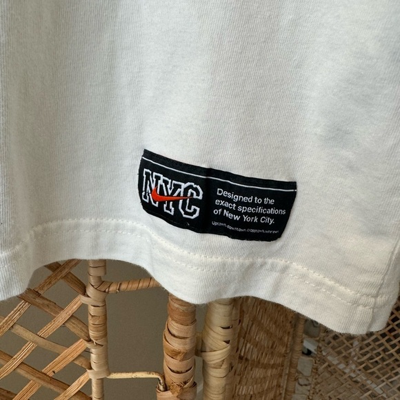 Women’s NIKE Pink T-shirt super cute - Picture 4 of 7